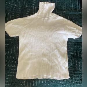 Short sleeve white cotton turtleneck